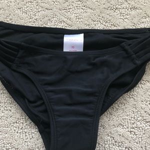 BLACK BIKINI BOTTOMS